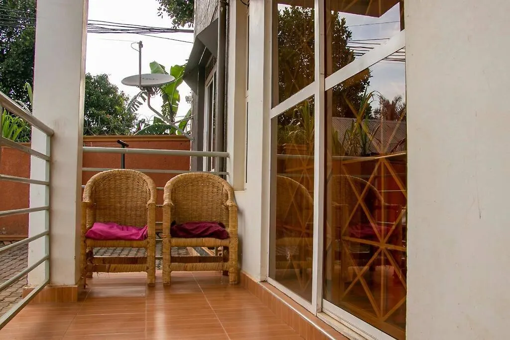 Karibu Home Easily Accessible And Spacious. Kampala 0*,