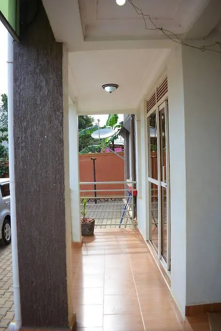 Karibu Home Easily Accessible And Spacious. Kampala 0*,